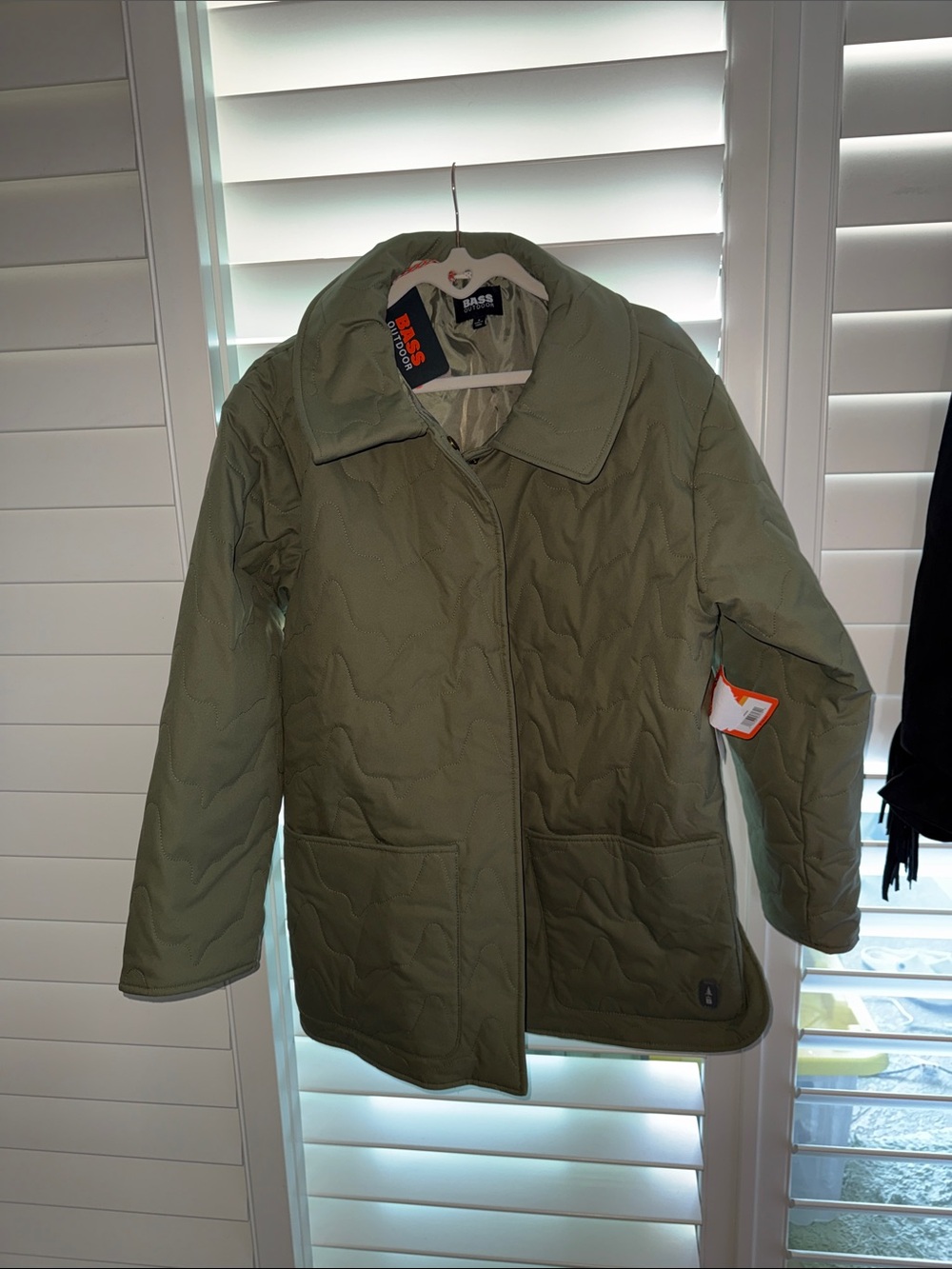 NWT - Bass Oversized Quilted Puffer 
Jacket in Olive Green. Size: Small.